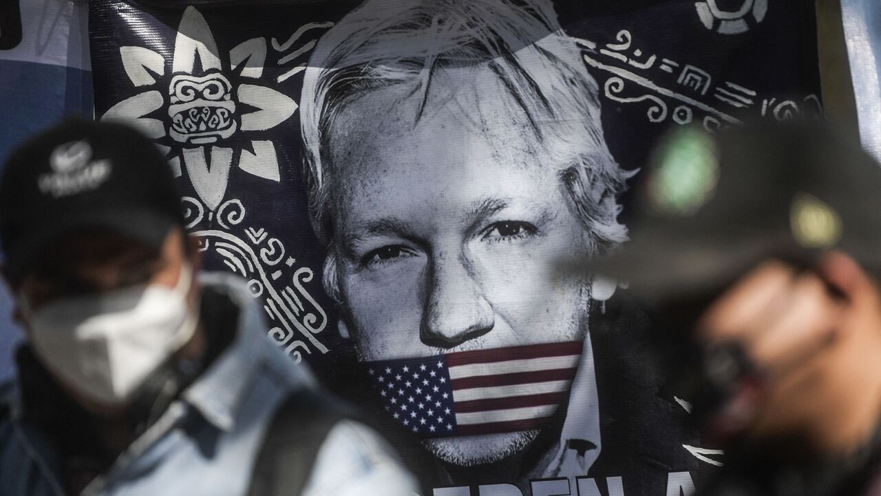 Дело Джулиана Ассанжа. British Courts, Wikileaks founder Julian Assange.