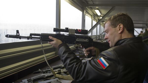 Д.Медведев посетил базу отряда ОМОН Зубр в Подмосковье