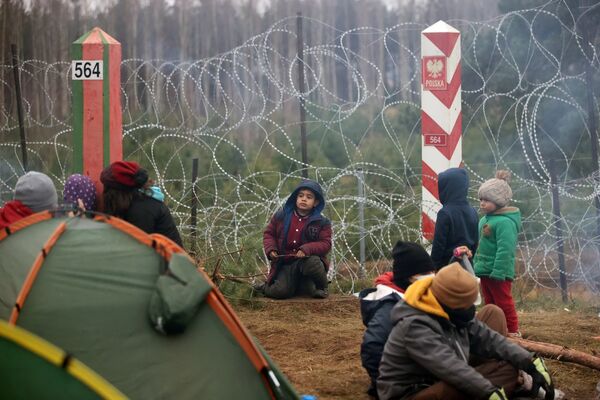 Мигранты беженцы на границе белоруссия польша