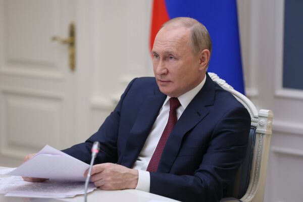 Президент РФ В. Путин принял участие в форуме Россия зовет!