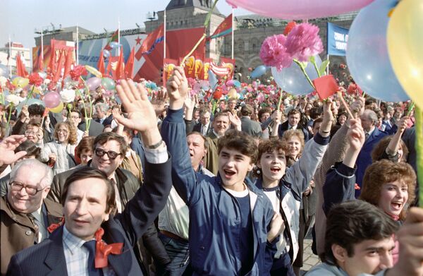 Участники демонстрации на Красной площади в День международной солидарности трудящихся