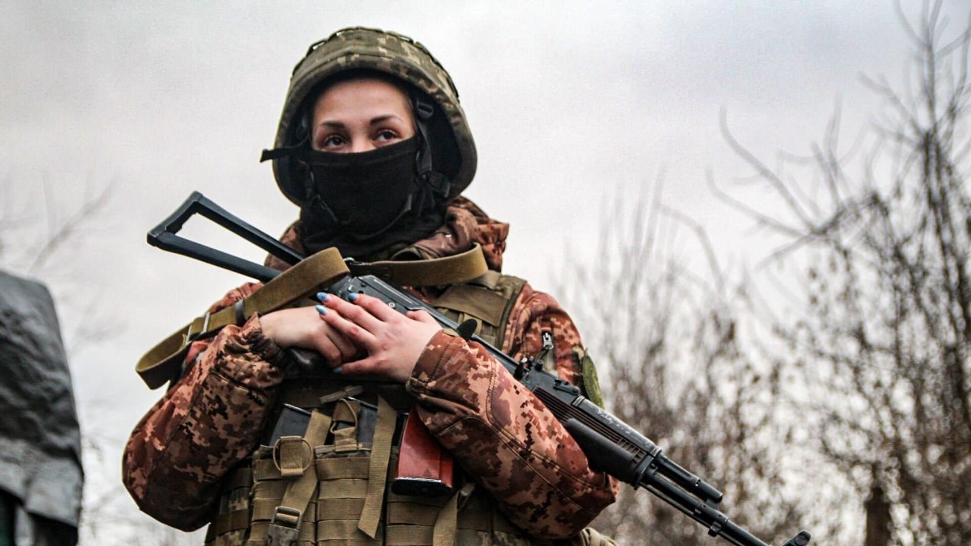 ВСУ женщины девушки военнослужащие Украина АТО ООС оружие - РИА Новости, 1920, 18.02.2022