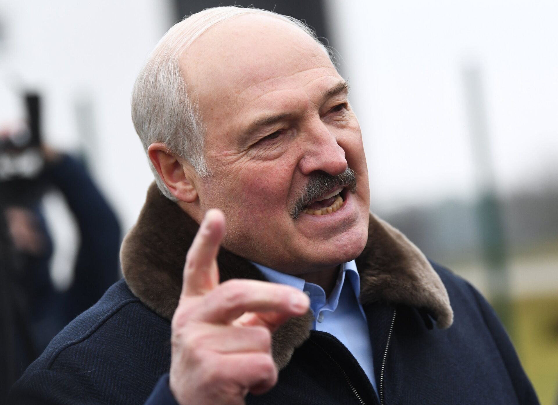 Президент Белоруссии А. Лукашенко посетил лагерь мигрантов на границе - РИА Новости, 1920, 12.04.2022