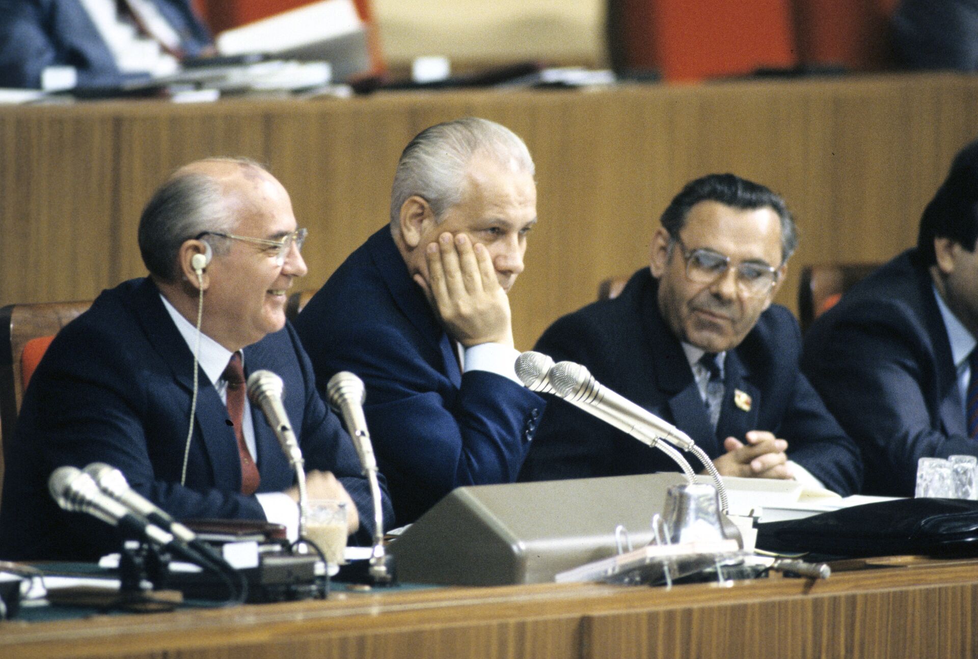 Михаил Горбачев Анатолий Лукьянов Иван Полозков Михаил Горбачев Анатолий Лукьянов Иван Полозков - РИА Новости, 1920, 01.12.2025