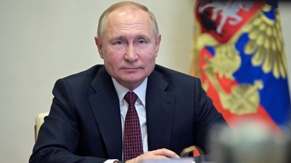 Президент РФ В. Путин провел встречу со студентами ведущих отечественных вузов