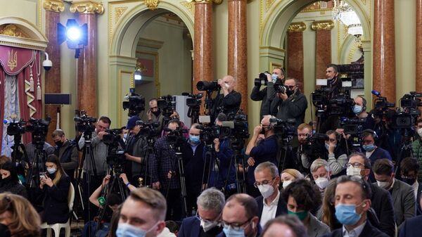 Украина журналисты СМИ пресса фотокамера видеокамера 
