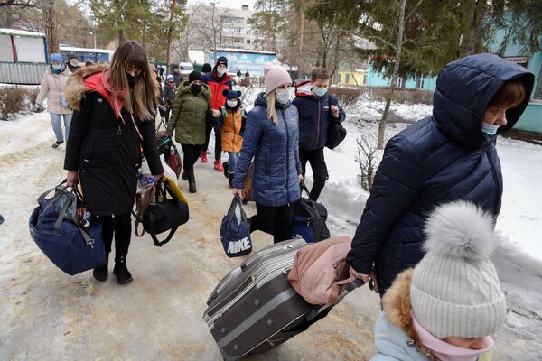 Эвакуированные жители из Донецкого и Луганского региона востока Украины прибыли в Воронеж