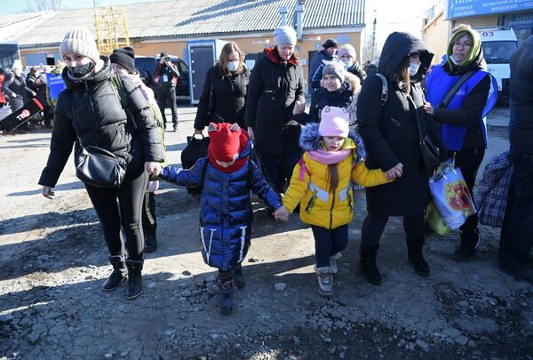 Организация гуманитарной помощи для беженцев из ДНР и ЛНР в регионах РФ