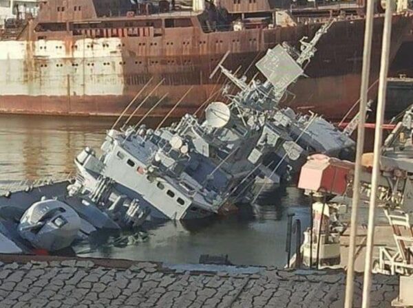 Военные Украины затопили флагман своего ВМС «Гетман Сагайдачный» в порту Николаева
