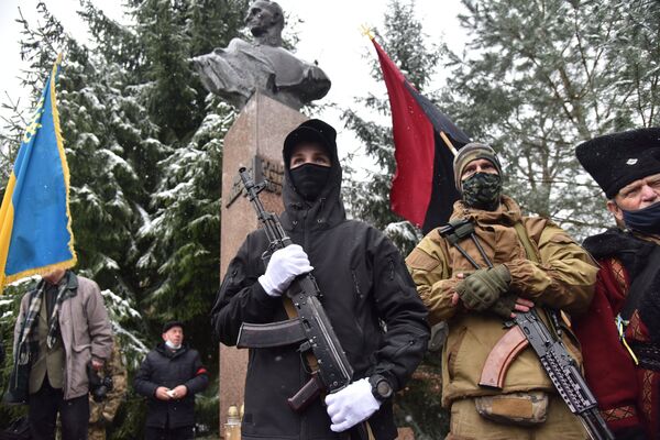 Националисты Украина правый сектор Шухевич Чупринка оружие