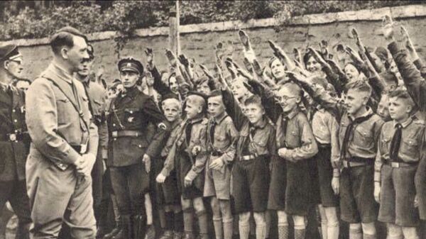 Юные фашисты в лагере Гитлерюгенд. 1930-е Гитлер Адольф