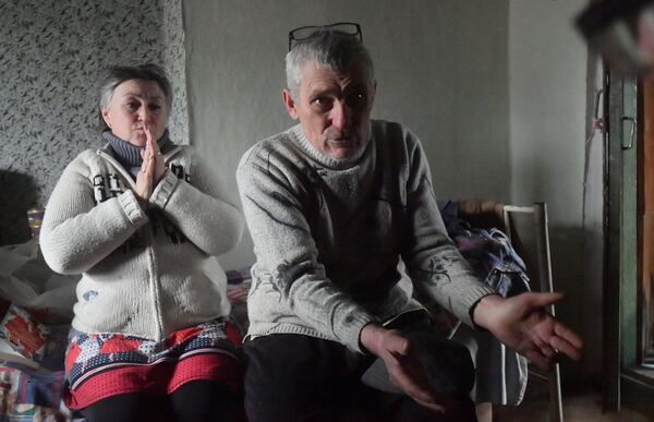 Беженцы, самостоятельно выбравшиеся из Волновахи, в селе Бугас Беженцы, самостоятельно выбравшиеся из Волновахи, в селе Бугас