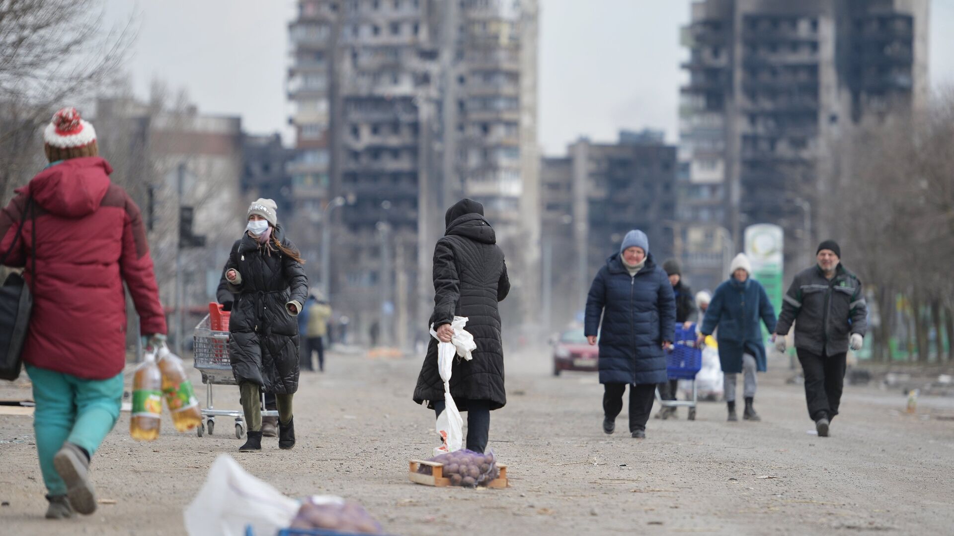Украинцев призывают. Эвакуация. Мариуполь беженцы. Замерзающий Мариуполь. Зима на Украине 2022.