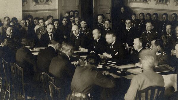 18 марта 1921 года в Риге был заключен мирный договор между РСФСР и Польшей Рижский договор
