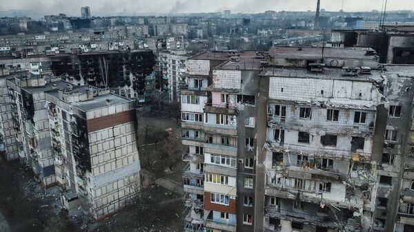 Разрушенные дома на пересечении бульвара Шевченко и улицы Куприна в Мариуполе