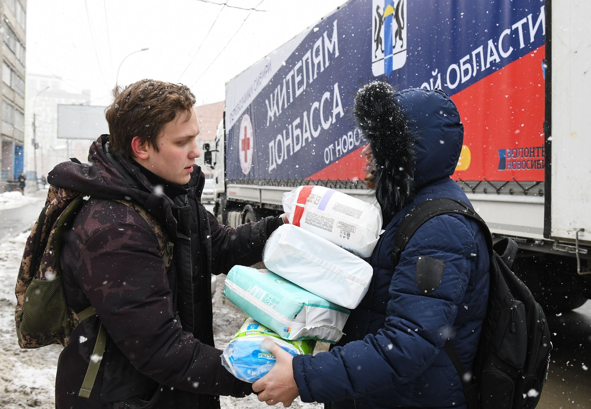 Сбор гуманитарной помощи для беженцев  с юго-востока Украины - РИА Новости, 1920, 18.04.2022