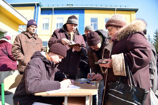 пункт временного размещения в Володарском беженцы жители Мариуполь Украина