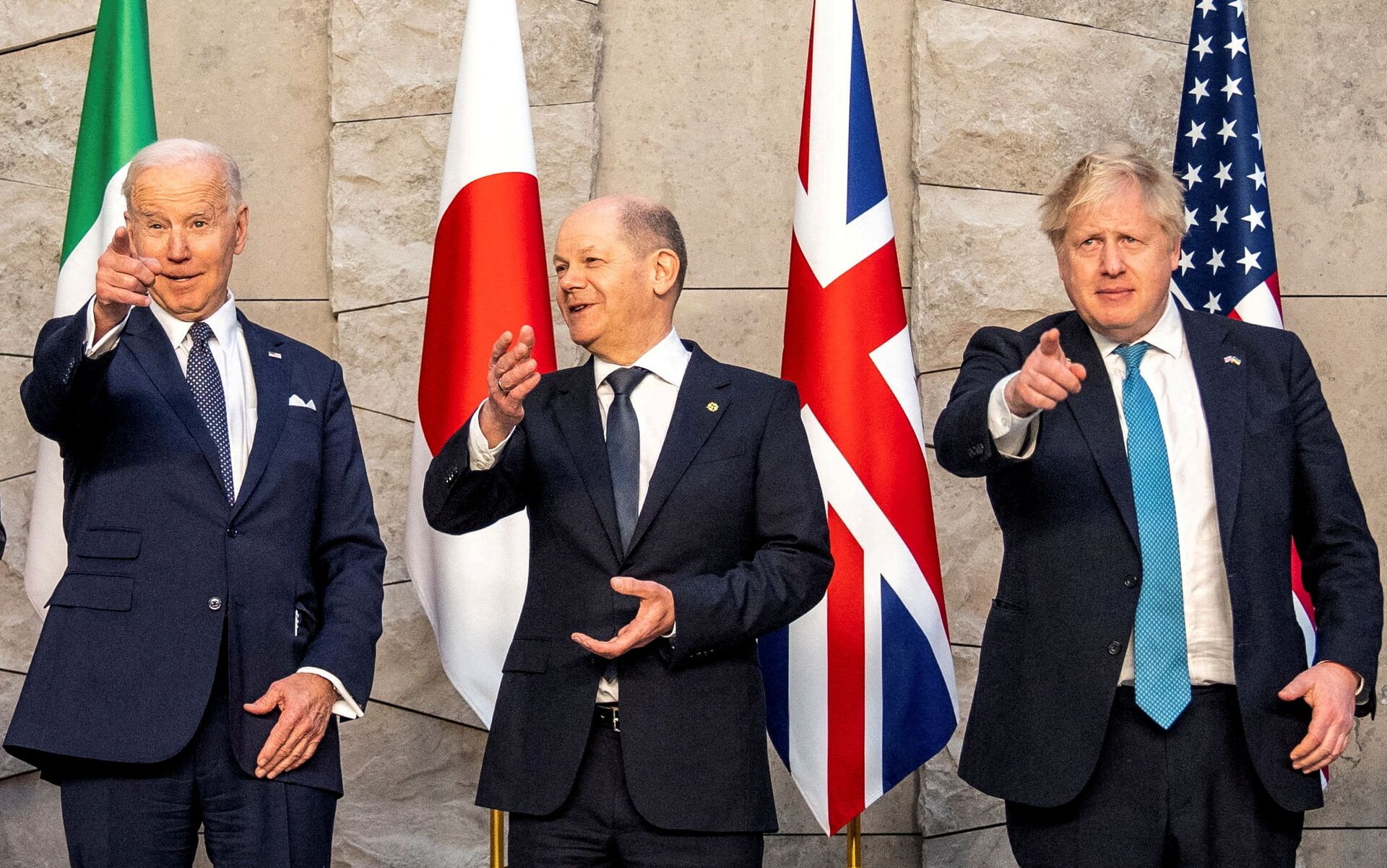 Саммит G7 в Брюсселе Президент США Джо Байден, канцлер Германии Олаф Шольц и премьер-министр Великобритании Борис Джонсон - РИА Новости, 1920, 25.03.2022