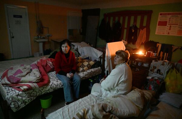 Пациентки родильного дома No2 Мариуполя, который находится в подвале в Левобережном районе.