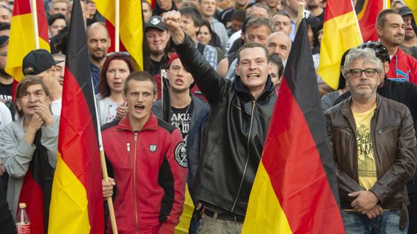 Акция протеста против мигрантов в Хемнице, восточная Германия 2018 год