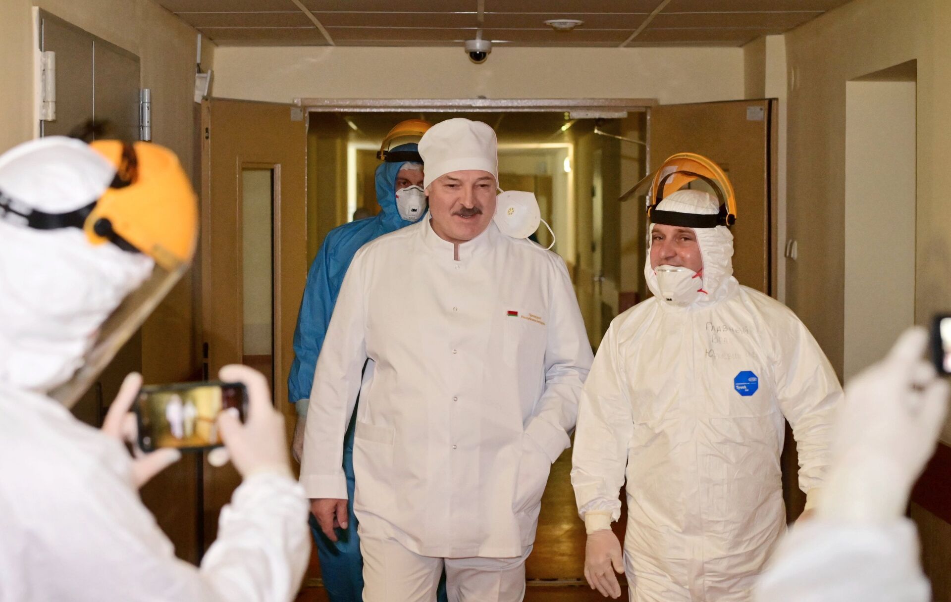 Президент Белоруссии А. Лукашенко посетил 6-ю городскую больницу Минска - РИА Новости, 1920, 18.04.2022