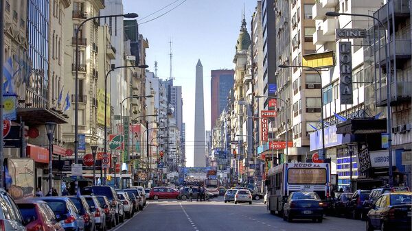 Буэнос-Айрес Аргентина улица автомобили вид дома вывески