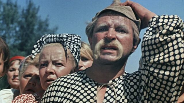 Жігіт қызды қолымен сипады