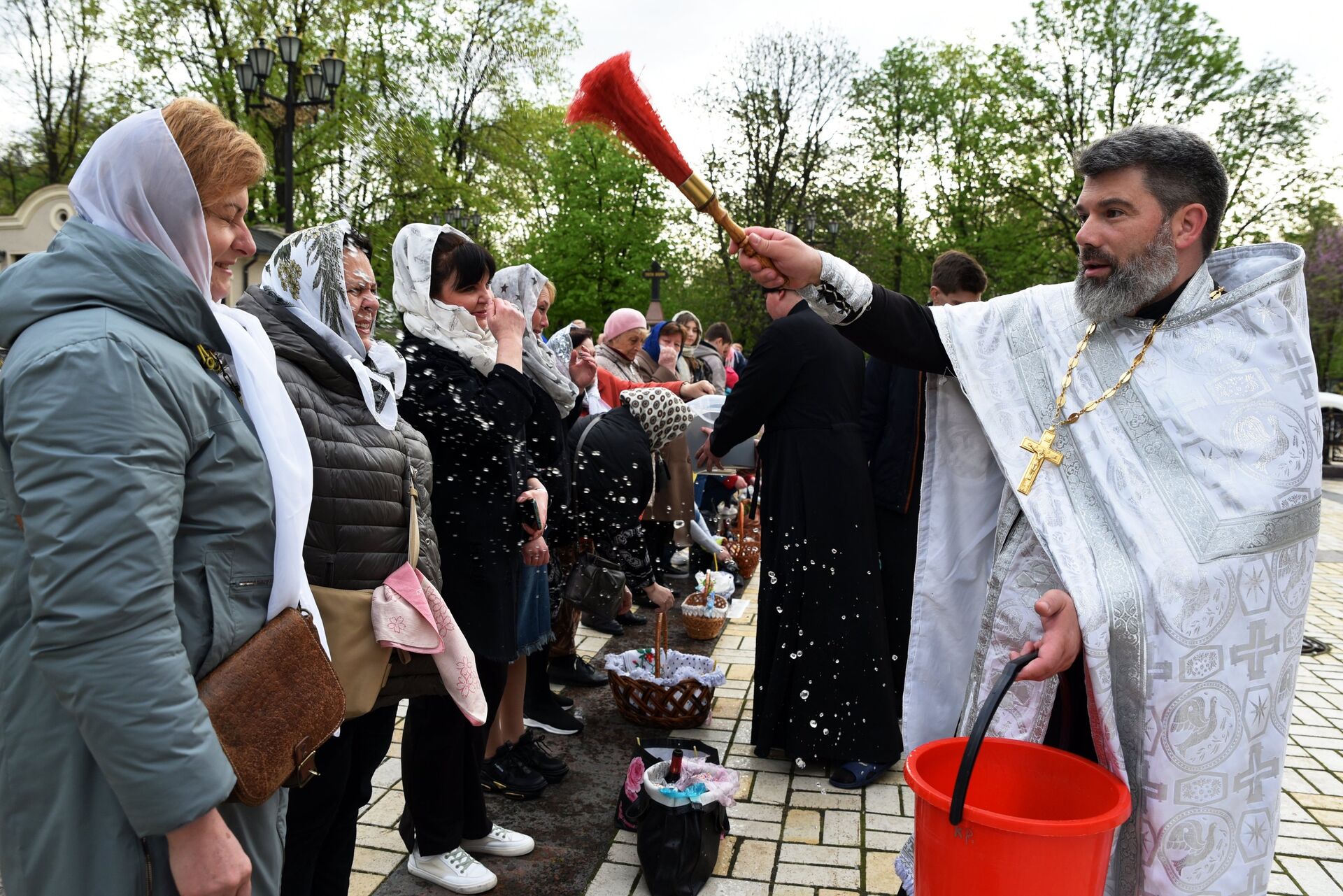 Жители Донецка празднуют Пасху - РИА Новости, 1920, 24.04.2022