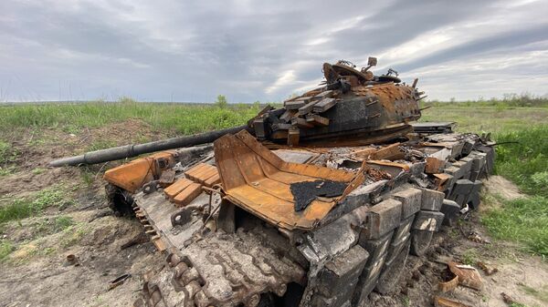 Разбитый танк Вооруженных сил Украины в Счастьинском районе ЛНР.