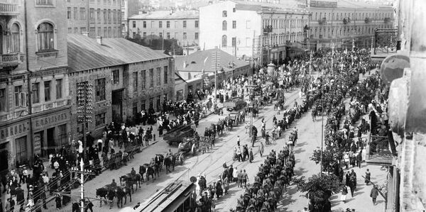 Польско-украинские войска вступают в Киев, 1920 год  