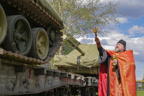 Эшелон новых танков Т-90М отправился в войска РФ