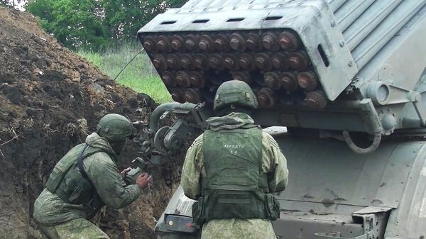 Работа расчетов РСЗО Град в ходе специальной военной операции на Украине