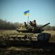 ВСУ танк флаг украинский военнослужащий оружие