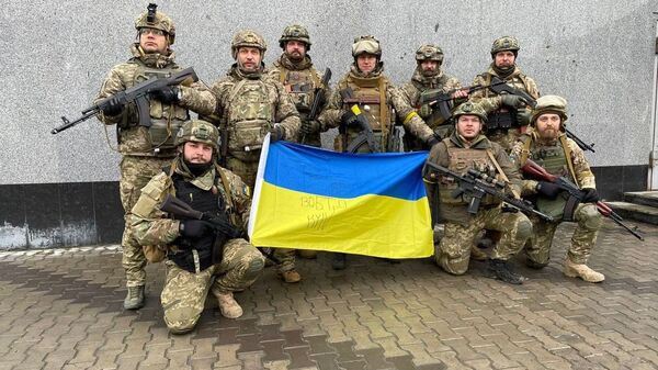 ВСУ украинский военнослужащий флаг оружие 