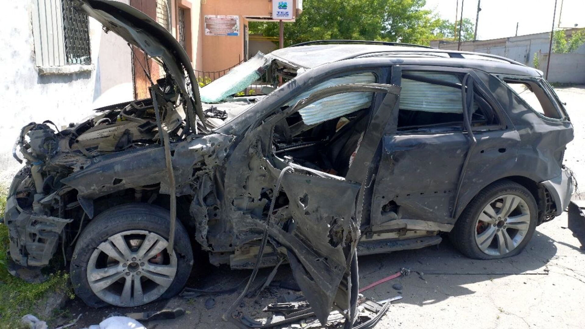Автомобиль, развозивший гумпомощь, взорвался в центре Мелитополя - РИА Новости, 1920, 12.07.2022