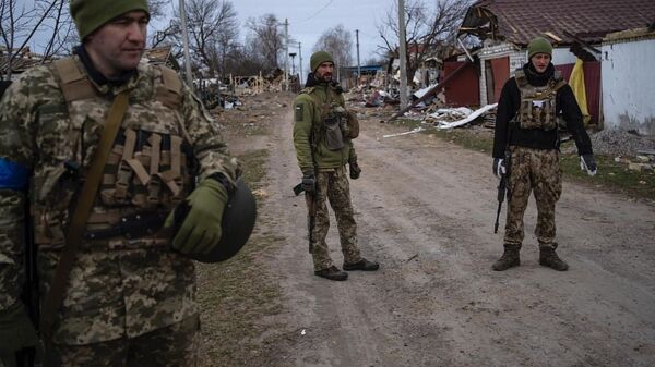 ВСУ разрушенная деревня село населенный пункт оружие военнослужащий украинский