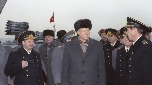 Ельцин на борту авианесущего крейсера Москва.