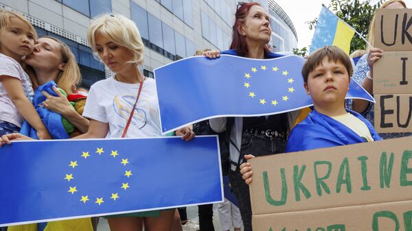 Украина ЕС флаги акция вступление