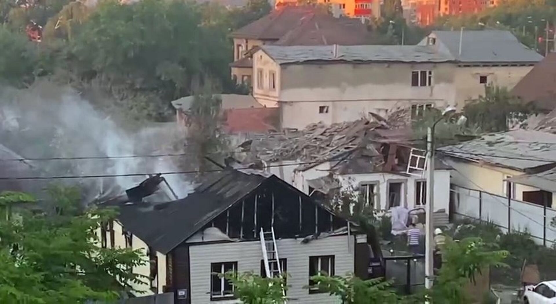 В Белгороде повреждены десятки домов вследствие ракетного удара ВСУ В Белгороде повреждены десятки домов вследствие ракетного удара ВСУ - РИА Новости, 1920, 06.07.2022
